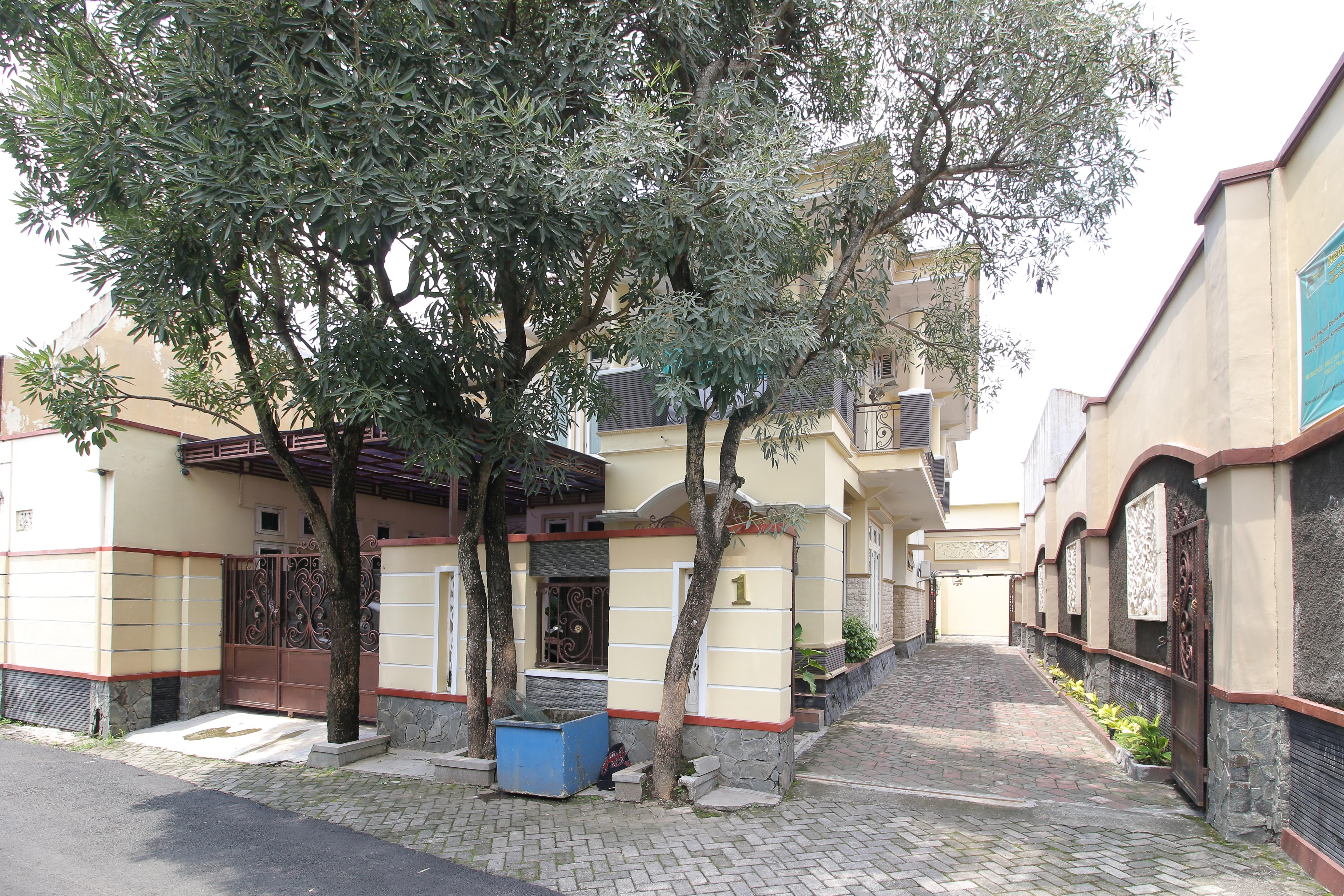 Reddoorz Plus Near Stie Ykpn Maguwo Exterior foto