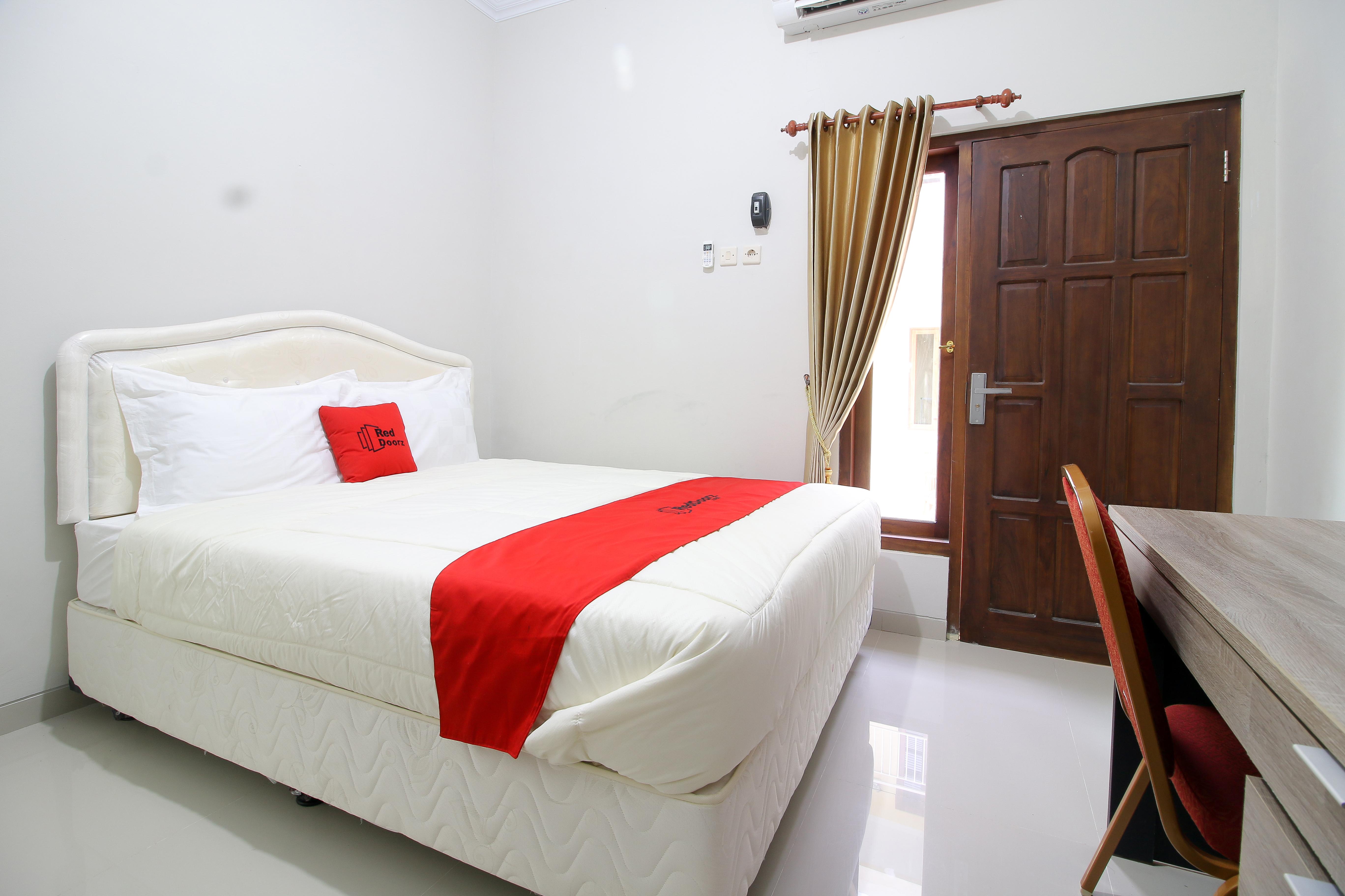 Reddoorz Plus Near Stie Ykpn Maguwo Exterior foto